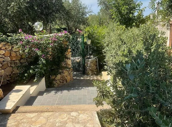 Semesterbostad La Casetta Di Laura Terrasini